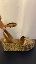 Load image into Gallery viewer, Designer Summer Wedge Sandals Size 6