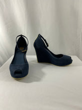 Load image into Gallery viewer, Designer Open Toe Wedges Size 6