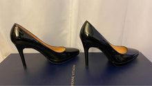 Load image into Gallery viewer, Shiny Black Designer High Heels Size 6