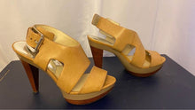 Load image into Gallery viewer, Designer Camel Colored High Heel Shoes Size 6