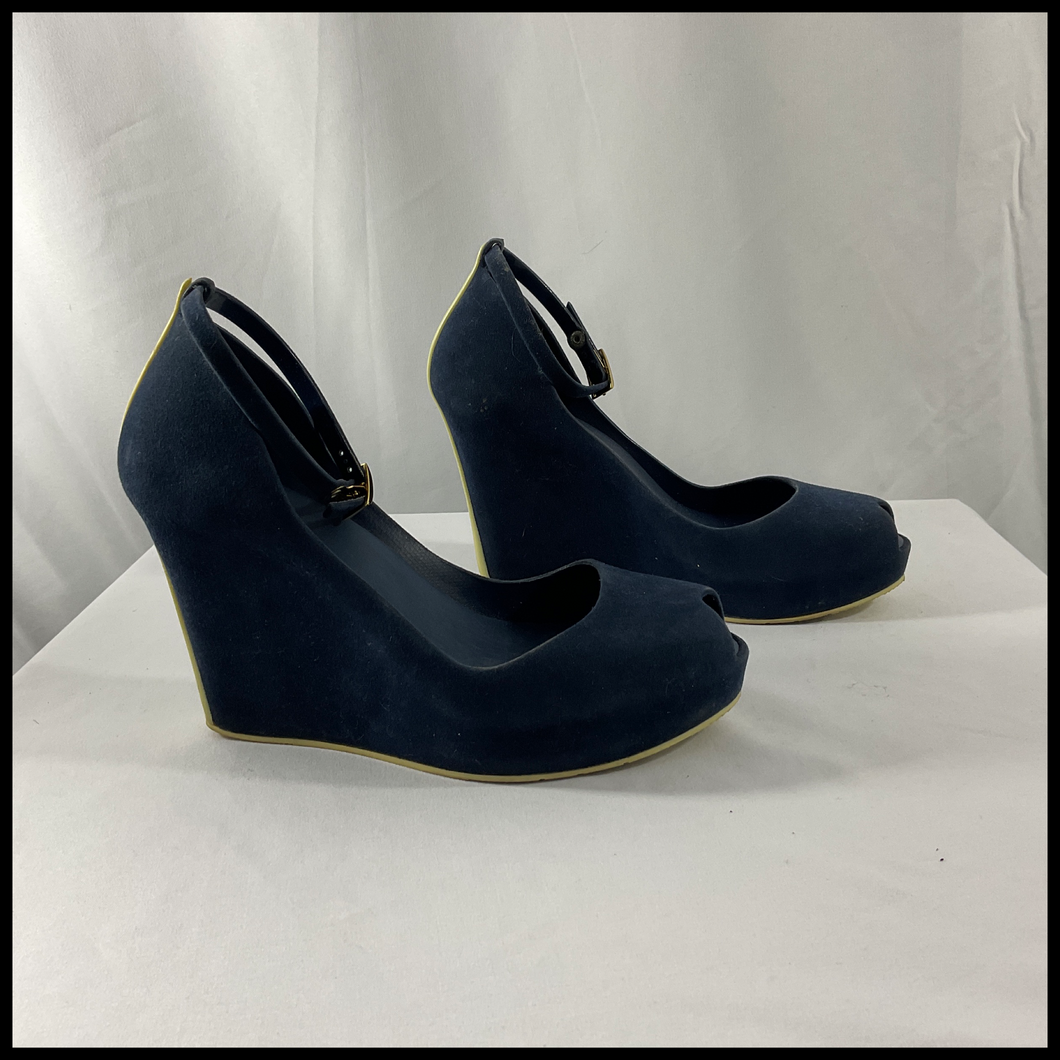 Designer Open Toe Wedges Size 6