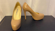 Load image into Gallery viewer, Designer Beige High Heels Size 6