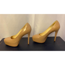 Load image into Gallery viewer, Designer Beige High Heels Size 6